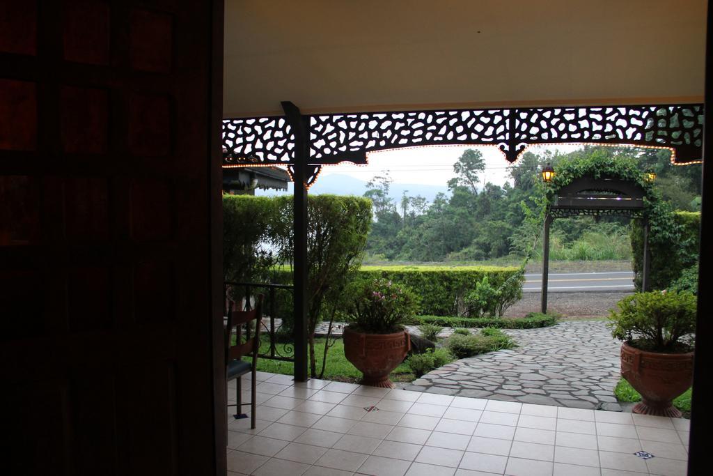 Gingerbread Restaurant & Hotel Nuevo Arenal Ngoại thất bức ảnh