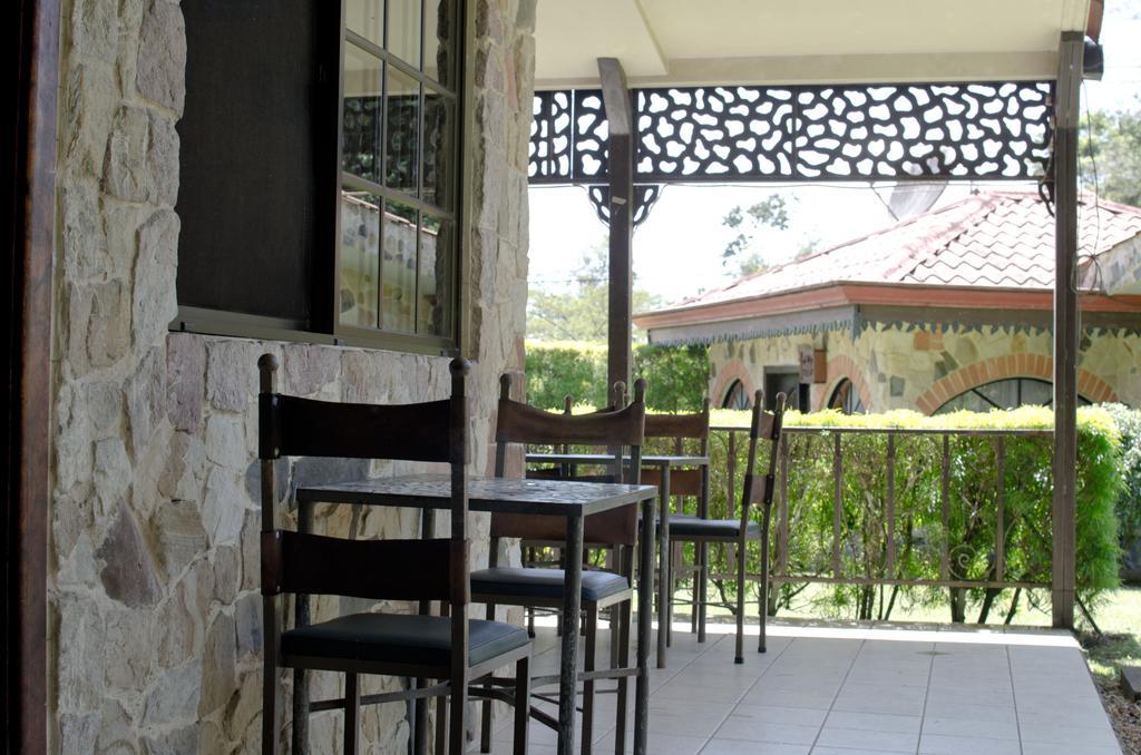 Gingerbread Restaurant & Hotel Nuevo Arenal Ngoại thất bức ảnh