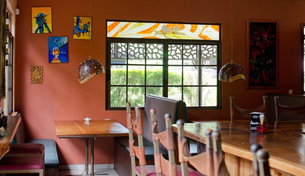 Gingerbread Restaurant & Hotel Nuevo Arenal Ngoại thất bức ảnh